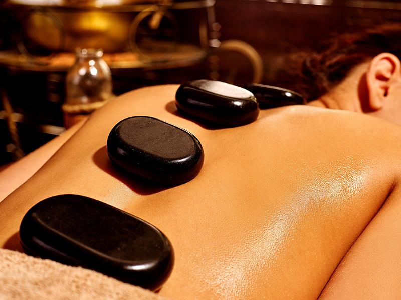 Top 5 lợi ích của massage đá nóng